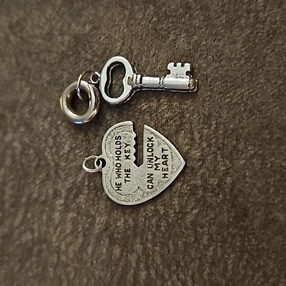 VTG Sterling Silver Heart He Who Holds The Key Pendant - Picture 2 of 4